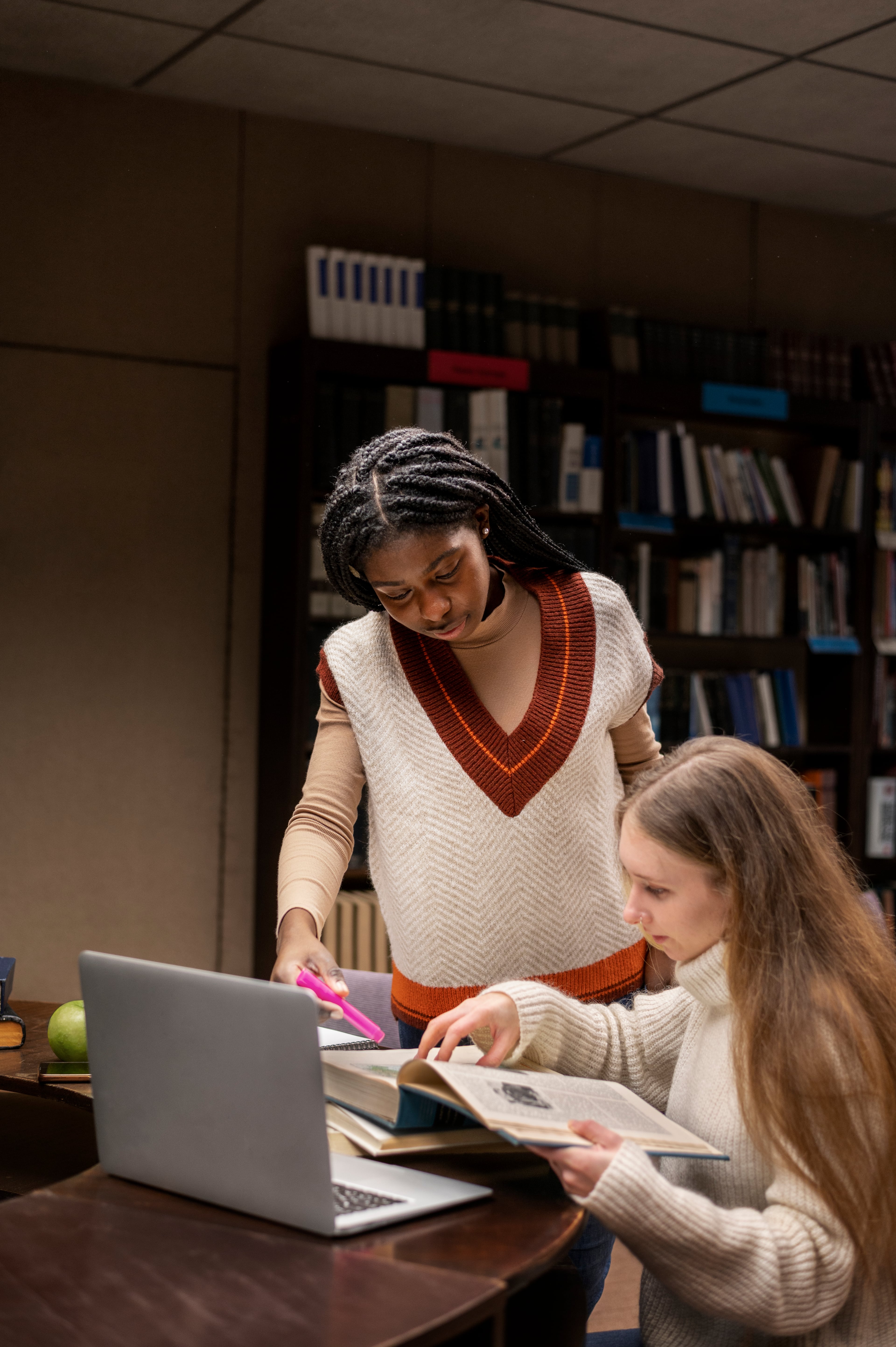 Séance de tutorat en bibliothèque